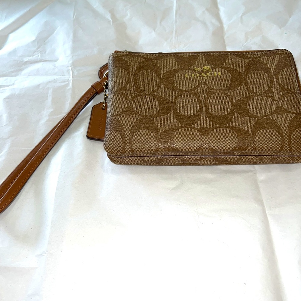 Todays Sale🎈Coach Wallet| Wristlet| brown and beige two zippers